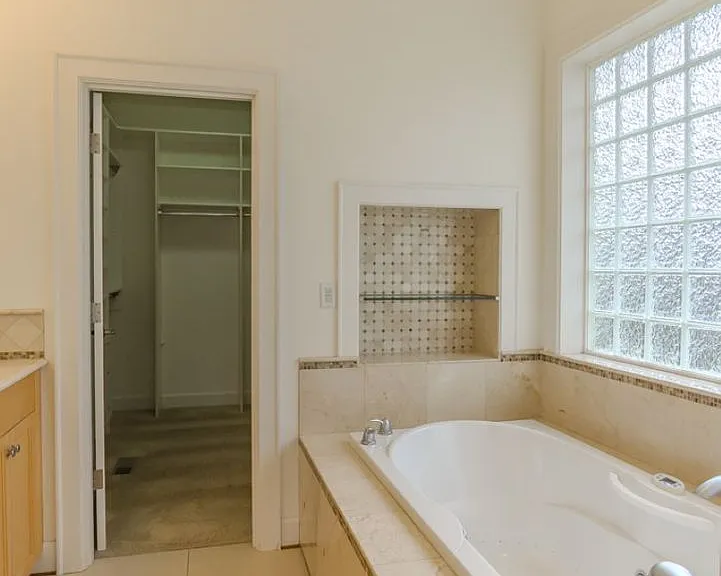 8568 Sand Point Way NE — Photo 30