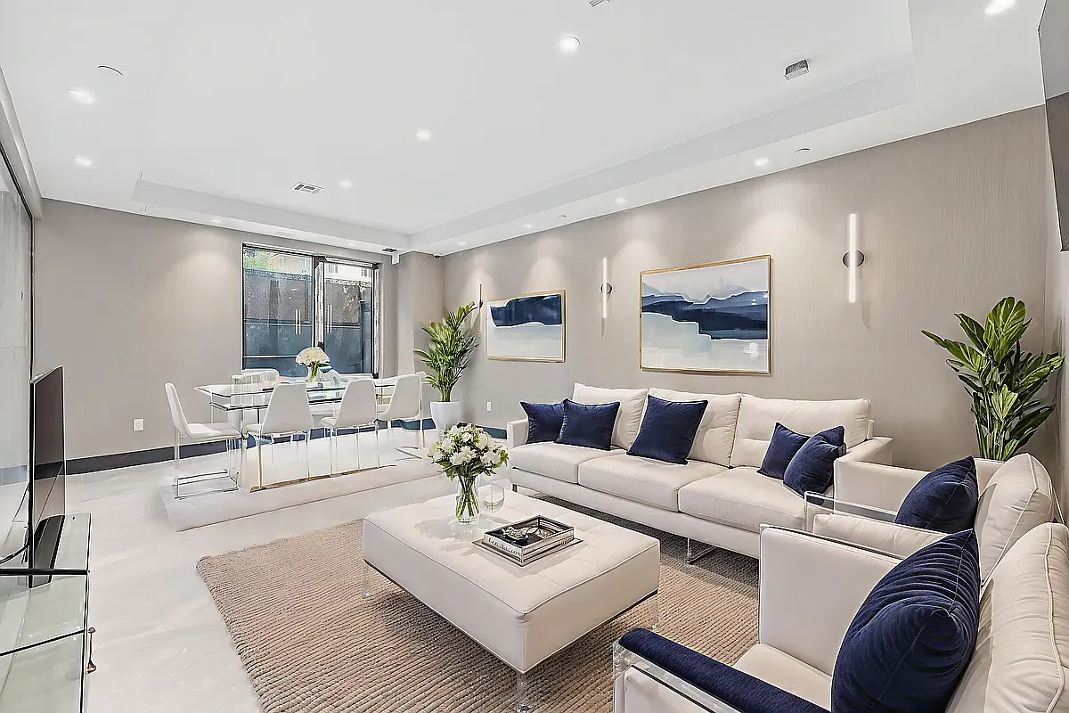 Building Photo - 43-25 52nd St #2B