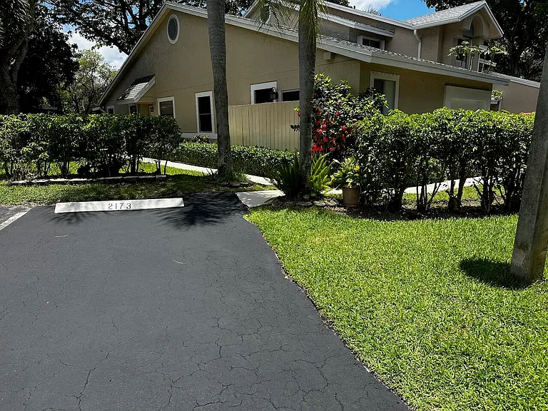 2173 Discovery Cir W — Photo 30