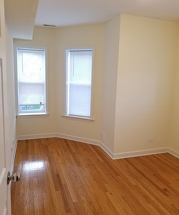 4th image of 6345 N Washtenaw Ave APT 2W