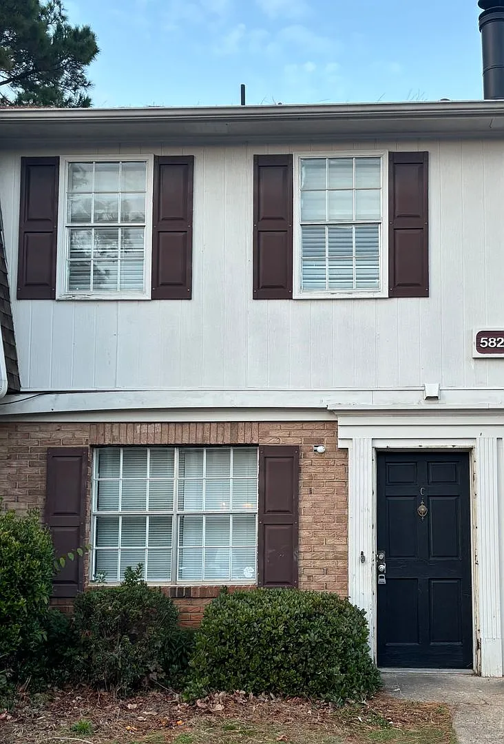 Photo 2 of 8 - 5823 Hunting Ridge Ln #C - Charlotte, NC Building Photo - 5823 Hunting Ridge Ln #C