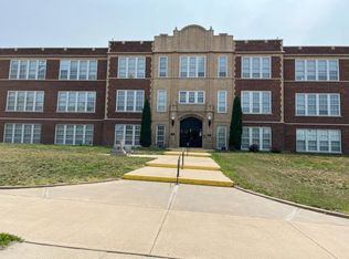 720 J St #301, Fairbury, NE 68352