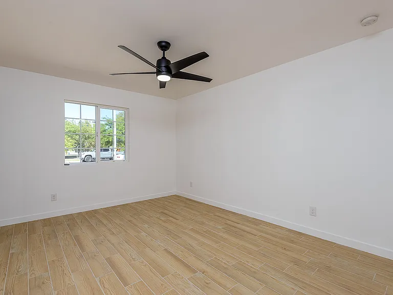2519 W Vineyard Rd — Photo 7
