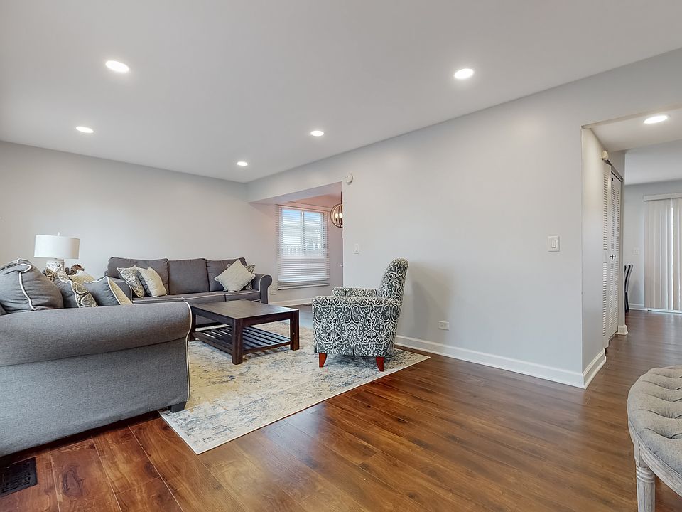 103 Red Cedar Dr Streamwood, IL, 60107 Apartments for Rent Zillow