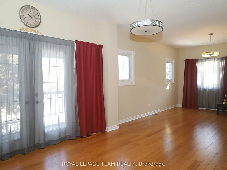 2194 Niagara Dr S — Photo 4