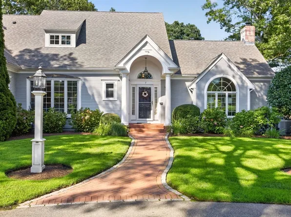 7 Ground Cover Ln, Sandwich, MA 02563