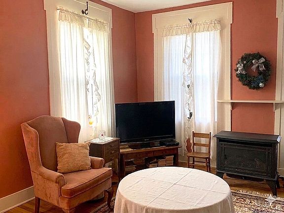 2nd image of 1515 Odell Rd