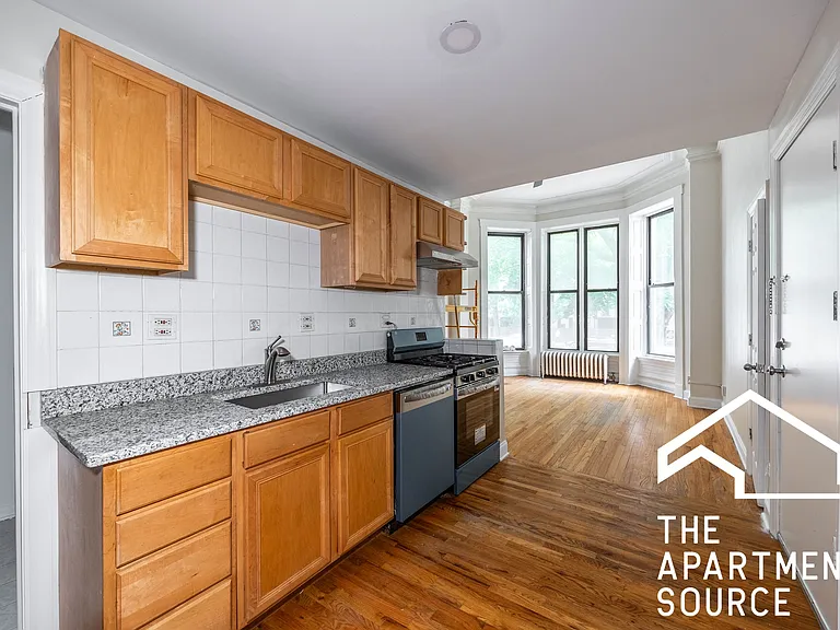1015 N La Salle Dr #1F — Photo 2
