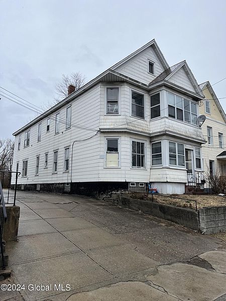 2nd image of 1329-31 7th Avenue