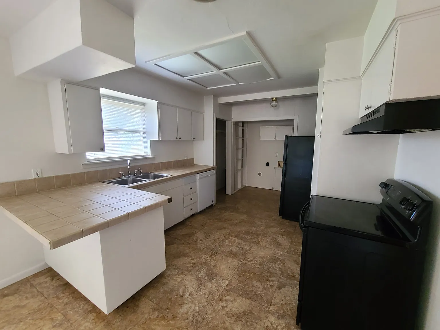 3 bed, 1187 sqft, $1,350 — Photo 2