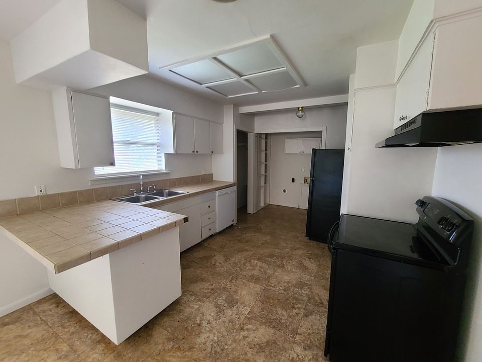 2nd image of 701 Stewart St