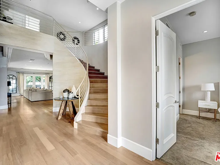 841 N Crescent Heights Blvd — Photo 3