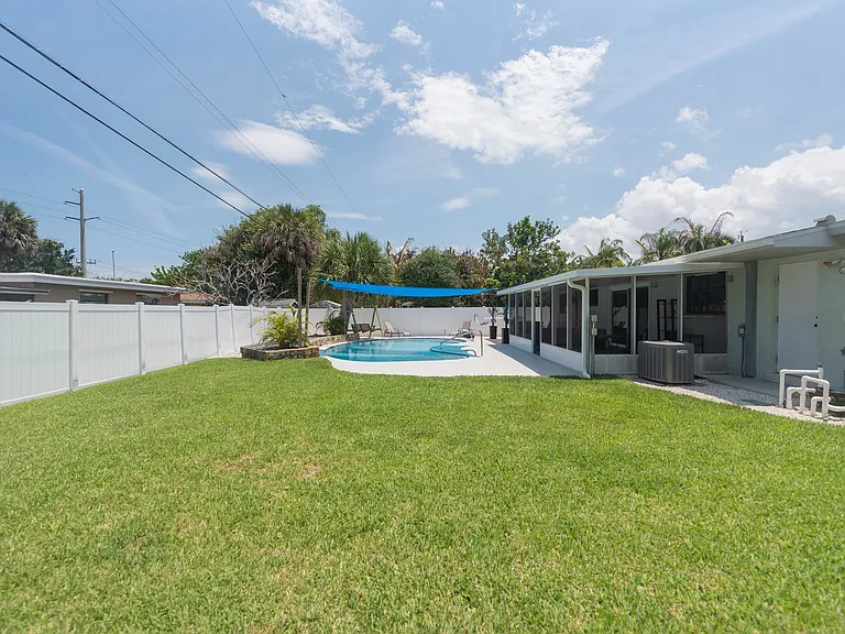 347 S Lakeside Dr — Photo 42