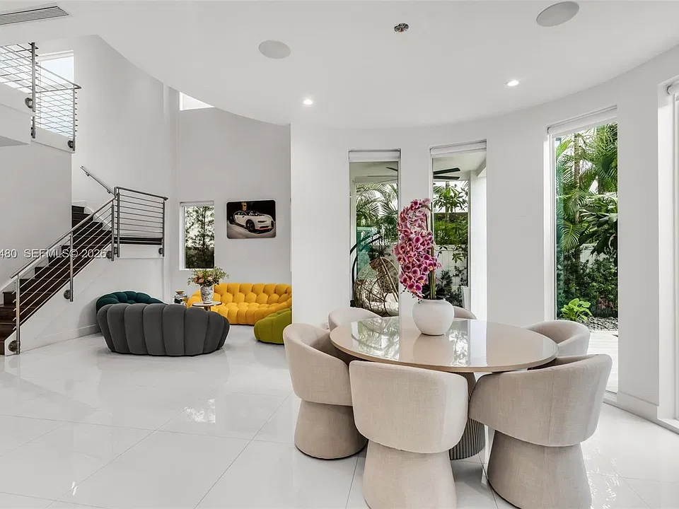 10445 NW 68th Ter