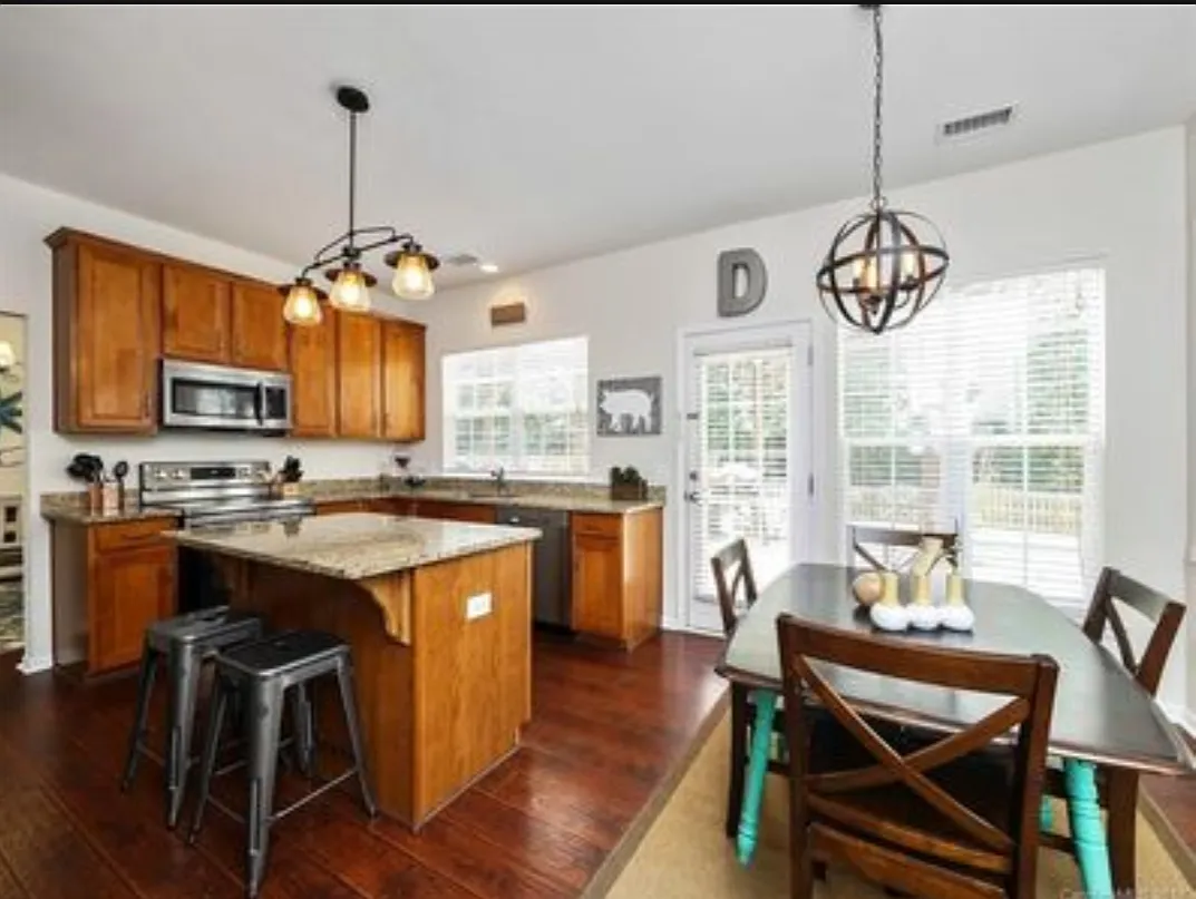 5 bed, 2317 sqft, $2,750 — Photo 4