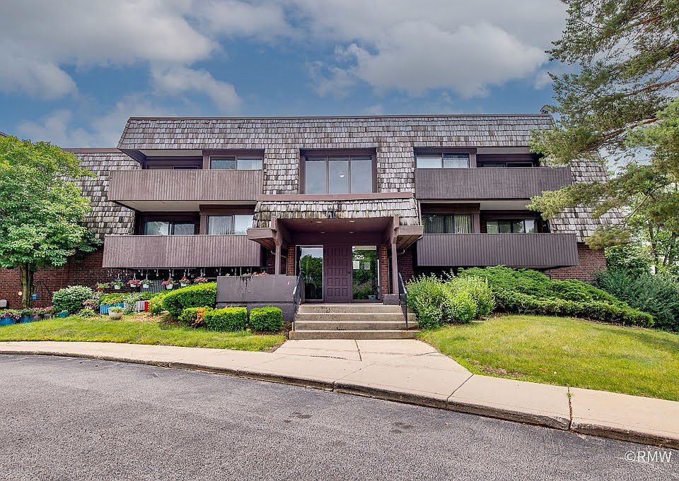 1st image of 525 Timber Ridge Dr APT 306