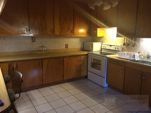 2nd image of 2210 N 1st St