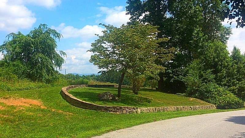 Beautiful mountain views from your lot!