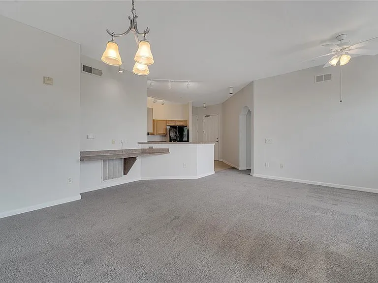 817 Terrace Ridge Cir #817 — Photo 4