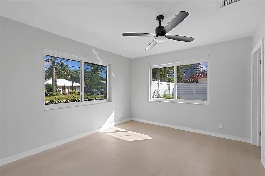 Photo 2 of 16 - 2000 SE 26th Ave #0 - Fort Lauderdale, FL Building Photo - 2000 SE 26th Ave #0