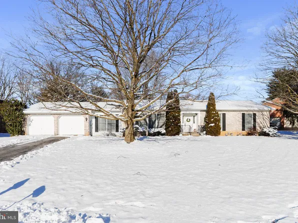1910 Maplewood Dr, Hagerstown, MD 21740