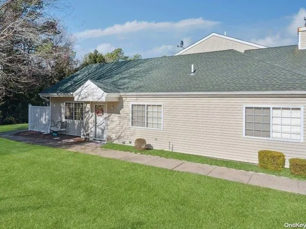 314 Prairie Court #314, Manorville, NY 11949