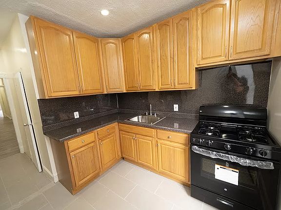 4th image of 125 Rogers Ave #6