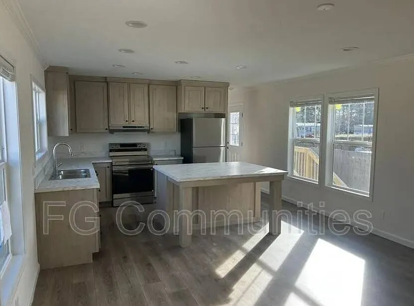 3 bed, 2.0 bath, $1,495 — Photo 3