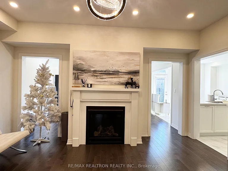 7 Crofting Cres — Photo 17