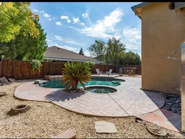 556 Whitney Ct, Tracy, CA 95377