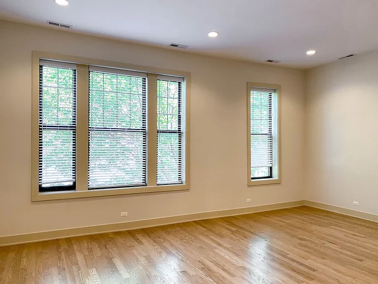 3054 N Greenview Ave — Photo 8