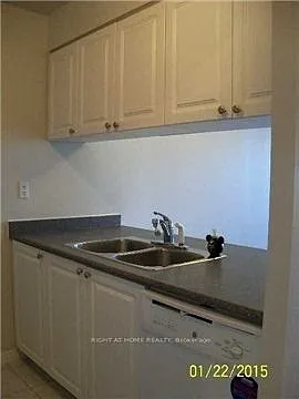 887 Bay St — Photo 4