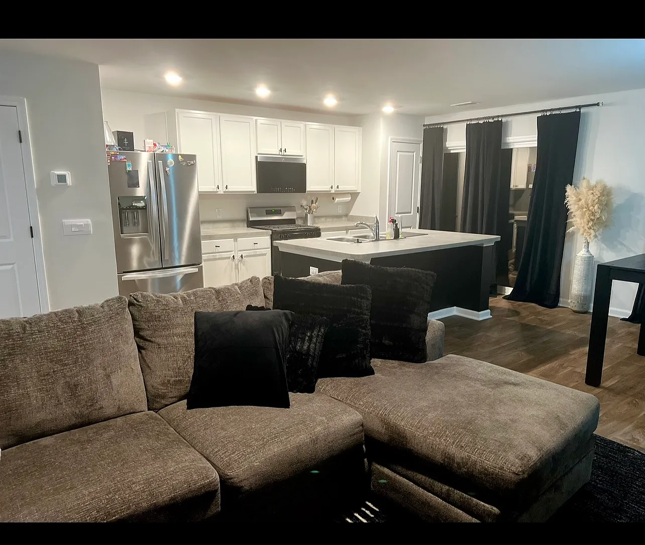 3 bed, 2.5 bath, 1554 sqft, $2,400 — Photo 2