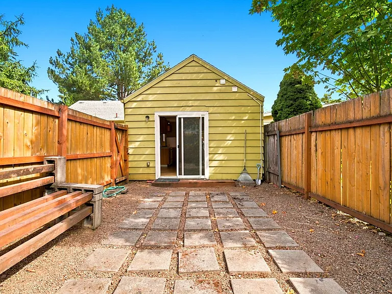 6044 SE Henderson St #B — Photo 17
