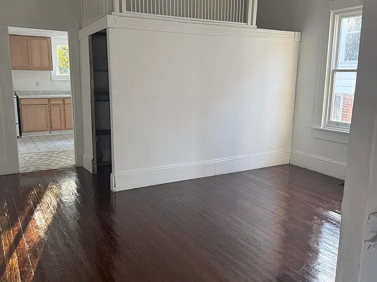 124 Moffett St — Photo 4