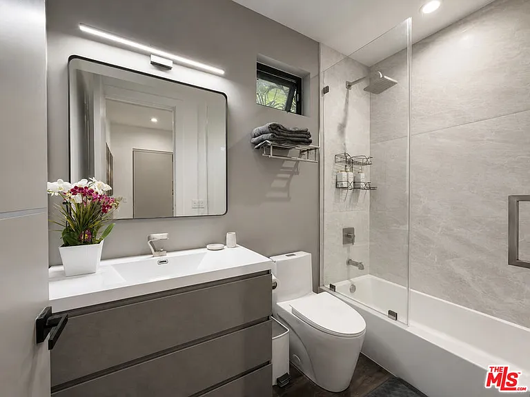 13356 Beach Ave #1/2 — Photo 8