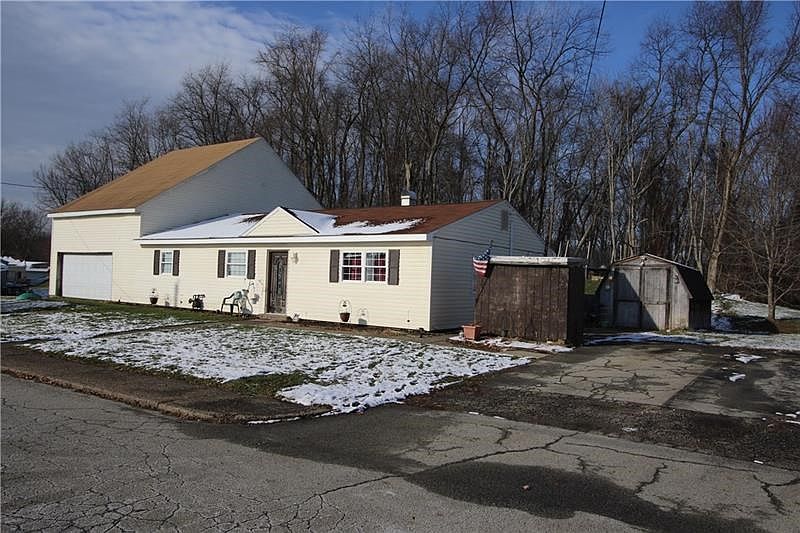 SPACIOUS Patio Home offering Oversized Rooms thru-out! Incredible 4+ Car Detached Garage, 2 Off Street Parking areas each allowi