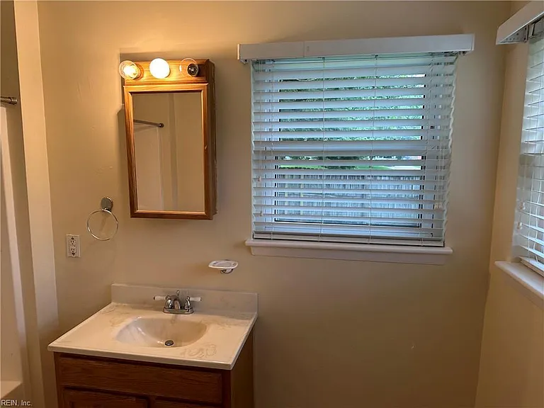 940 Redwood Cir — Photo 22