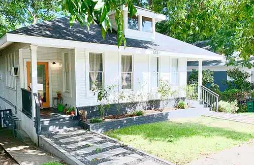 611 Baylor St Photo 1