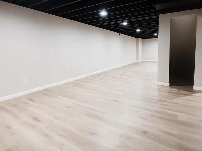 327 Royal Village Dr — Photo 40