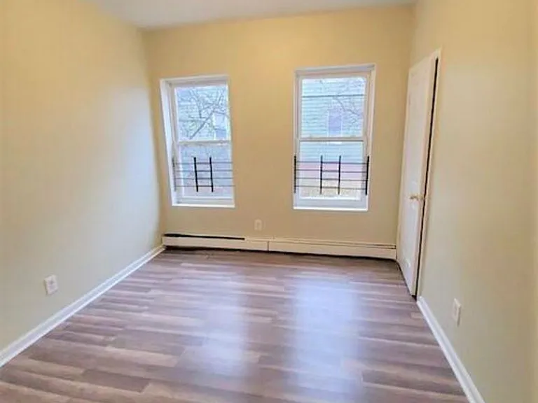 161 S 10th St #3L — Photo 4