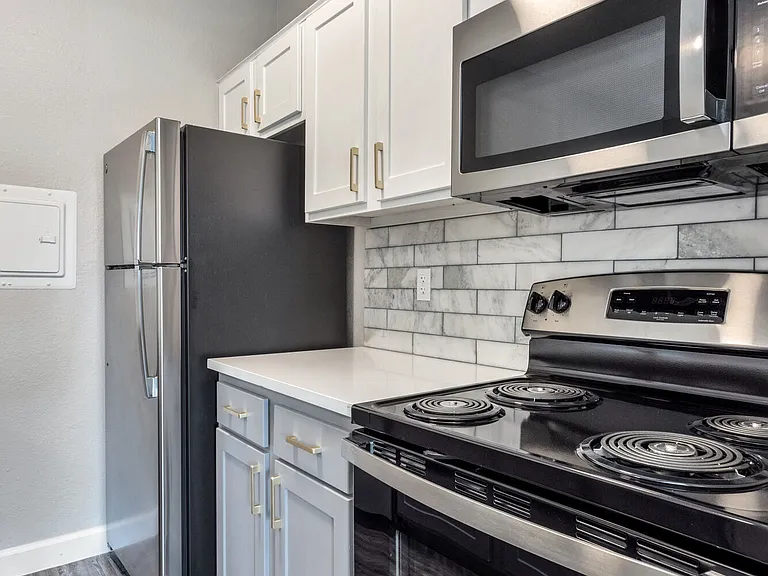 Ashton Oaks Apartments — Photo 2