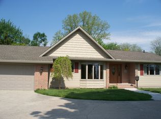 843 N Riverside Ave, Saint Clair, MI 48079