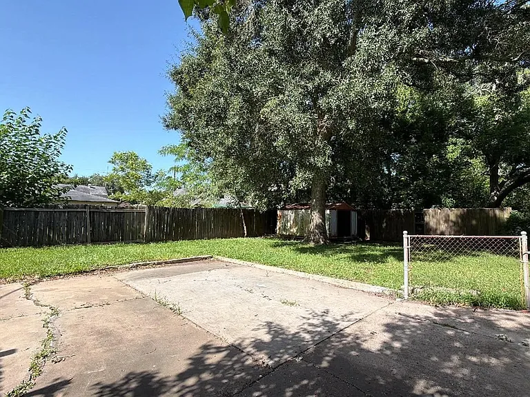 1050 Boyd St — Photo 12