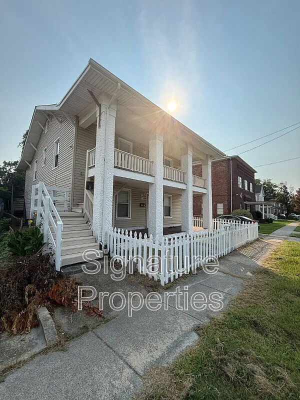 3 bed, 1.0 bath, 1300 sqft, $1,550 — Photo 1