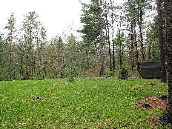 5th image of 385 Lyon Rd
