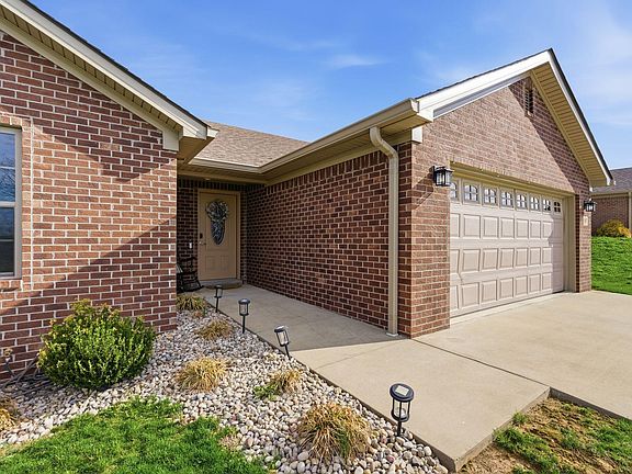 5th image of 307 Wyldwood Way