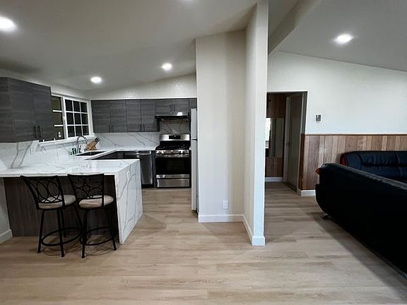 3rd image of 309 Greenlake Dr