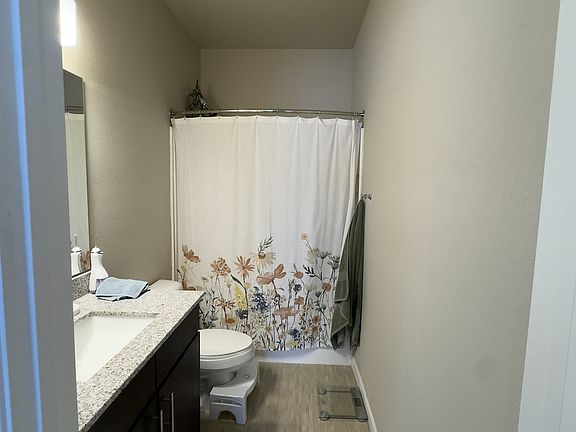 5th image of 2302 Sommerset Ct