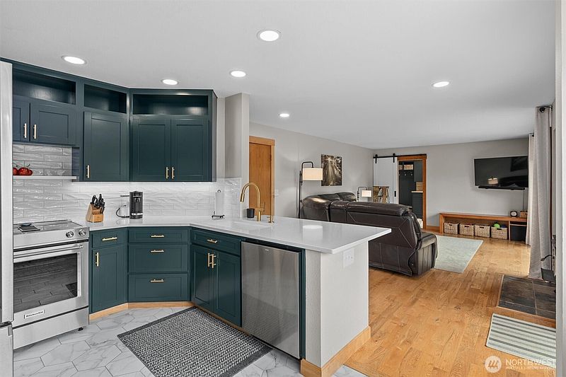 4th image of 21416 161st Avenue SE